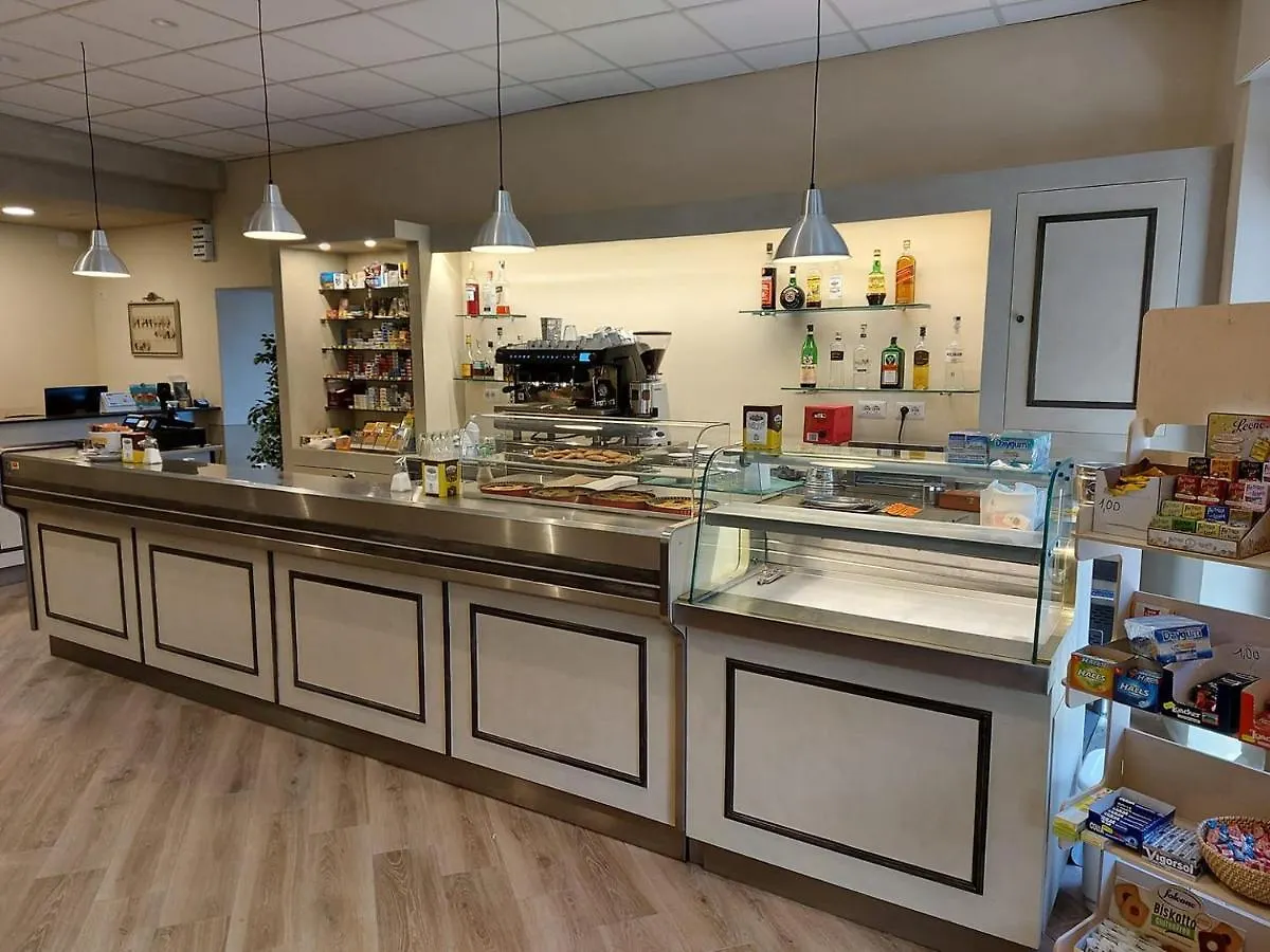 Amelia Hotel Momigno 2*,