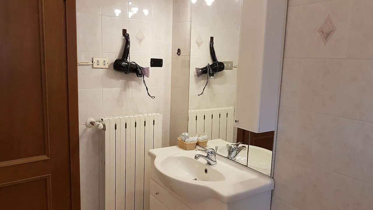 Amelia Hotel Momigno 2*,